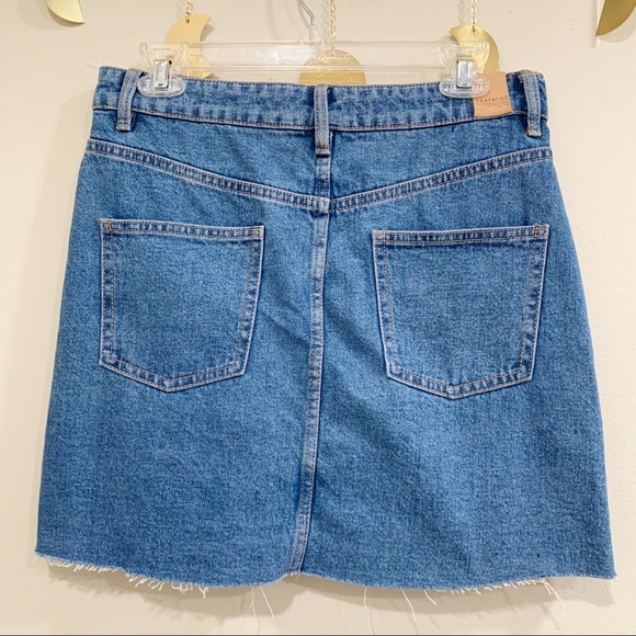 Zara Mid-Rise Denim Skirt. Dark Wash. Frayed Hem. - Picture 5 of 8